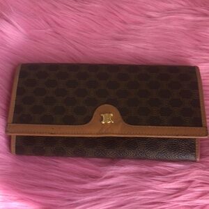 🧡EUC BROWN AND TAN LEATHER CELINE KISS LOCK WALLET🧡